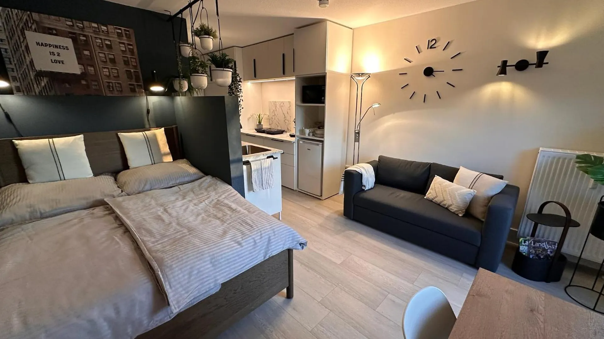 Urhome 22 City, Airport, Messe, Auto-,Strassenbahn location