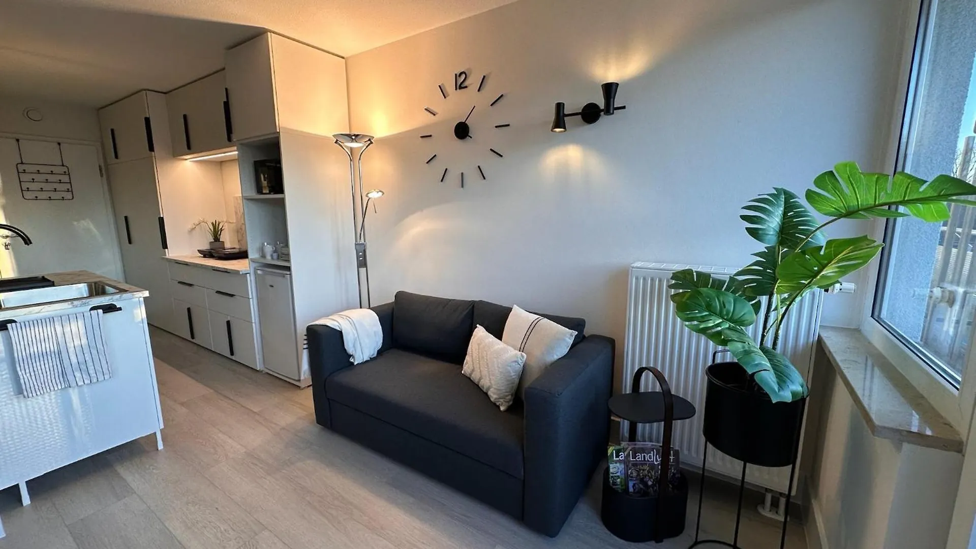 Urhome 22 City, Airport, Messe, Auto-,Strassenbahn Nuremberg 0*,  Germany